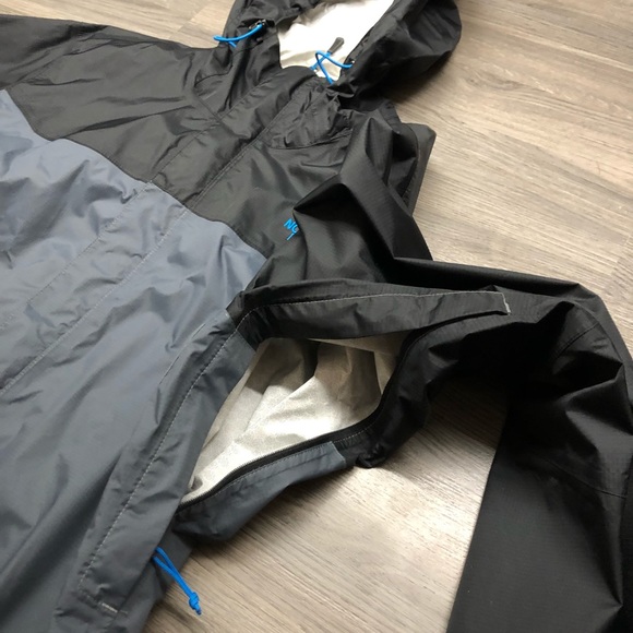 The North Face windbreaker/rain jacket Size M - Picture 4 of 8